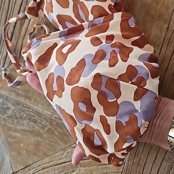 4 bikini bathing suit tops Victoria's Secret & Venus 32DD 34DD - Picture 6 of 9